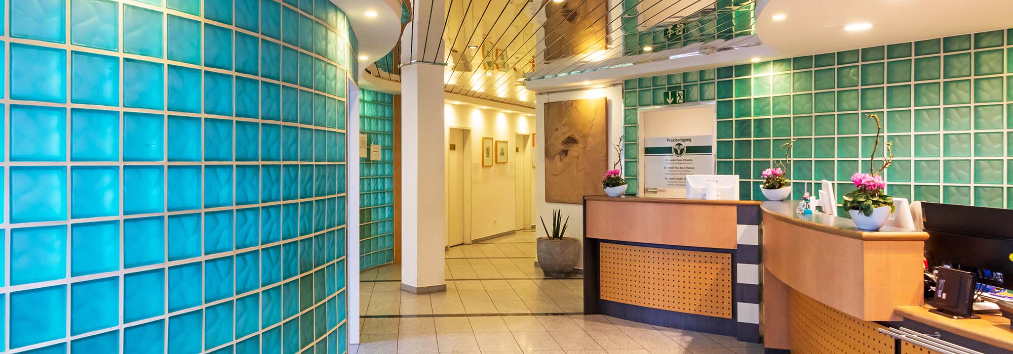 Eingangsbereich der Praxis an der Kreuzkirche, Herne